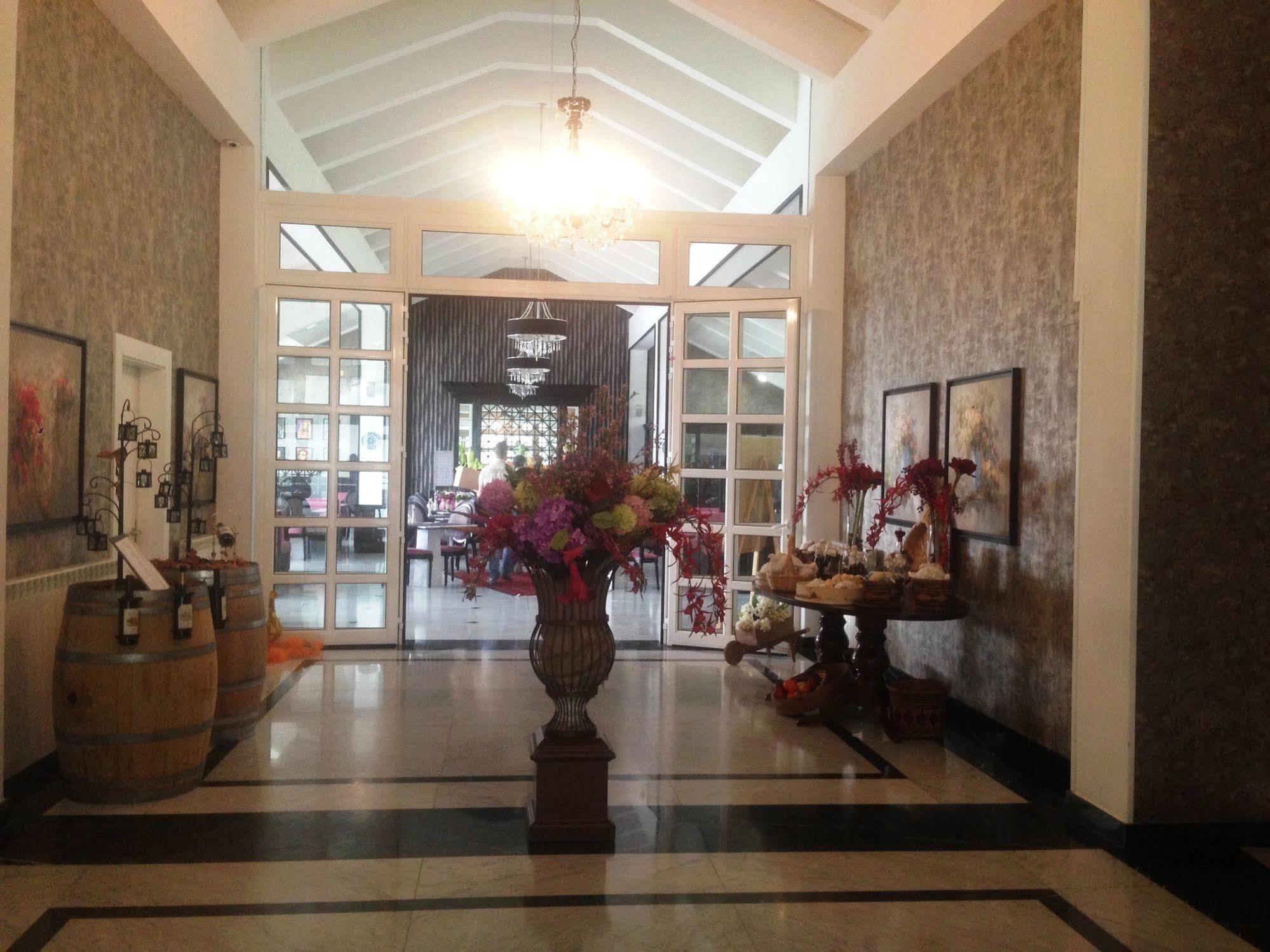 Cherry Blossom Boutique Hotel Bhamdoun Luaran gambar