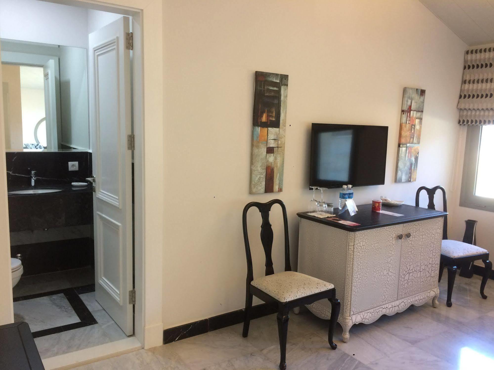 Cherry Blossom Boutique Hotel Bhamdoun Luaran gambar