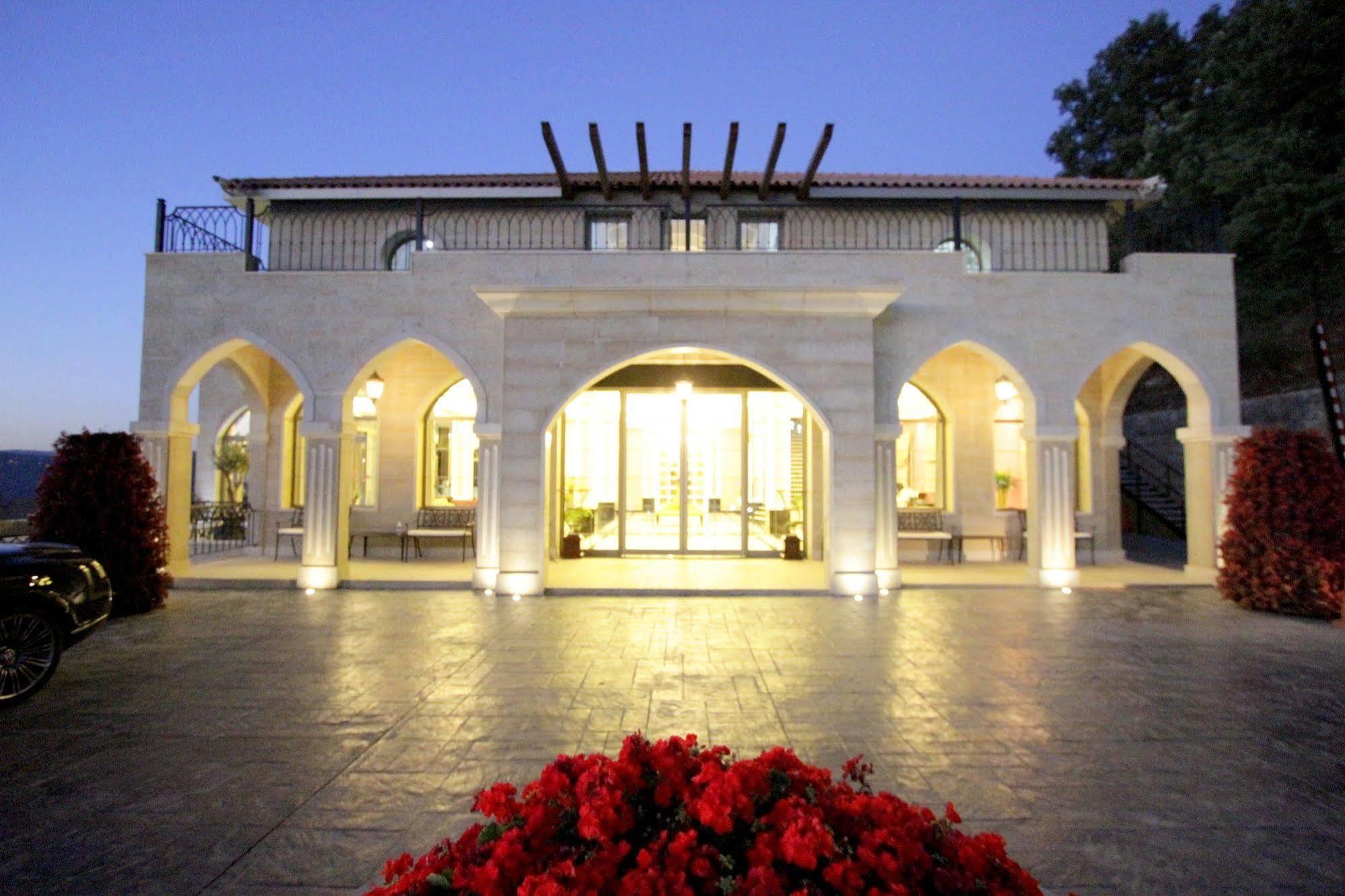 Cherry Blossom Boutique Hotel Bhamdoun Luaran gambar